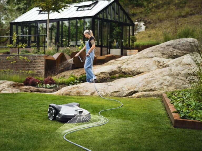 Husqvarna introduceert vier nieuwe Automowers® NERA met ingebouwde AI Vision technologie