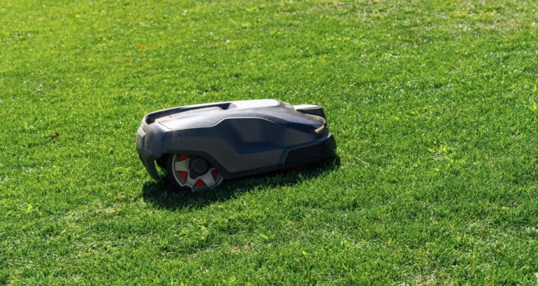 Navigatiepatronen robotmaaiers: willekeurig, systematisch en GPS uitgelegd